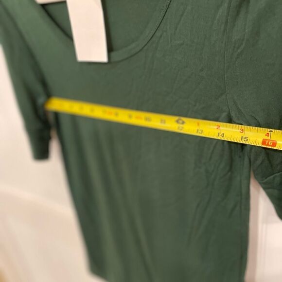 H&M Green short sleeved top size XS **free with any purchase ** - Picture 4 of 4